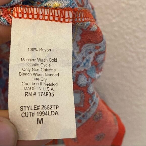 Verse sleeveless blouse tank Top red boho Paisley silky Rayon M - Picture 9 of 9